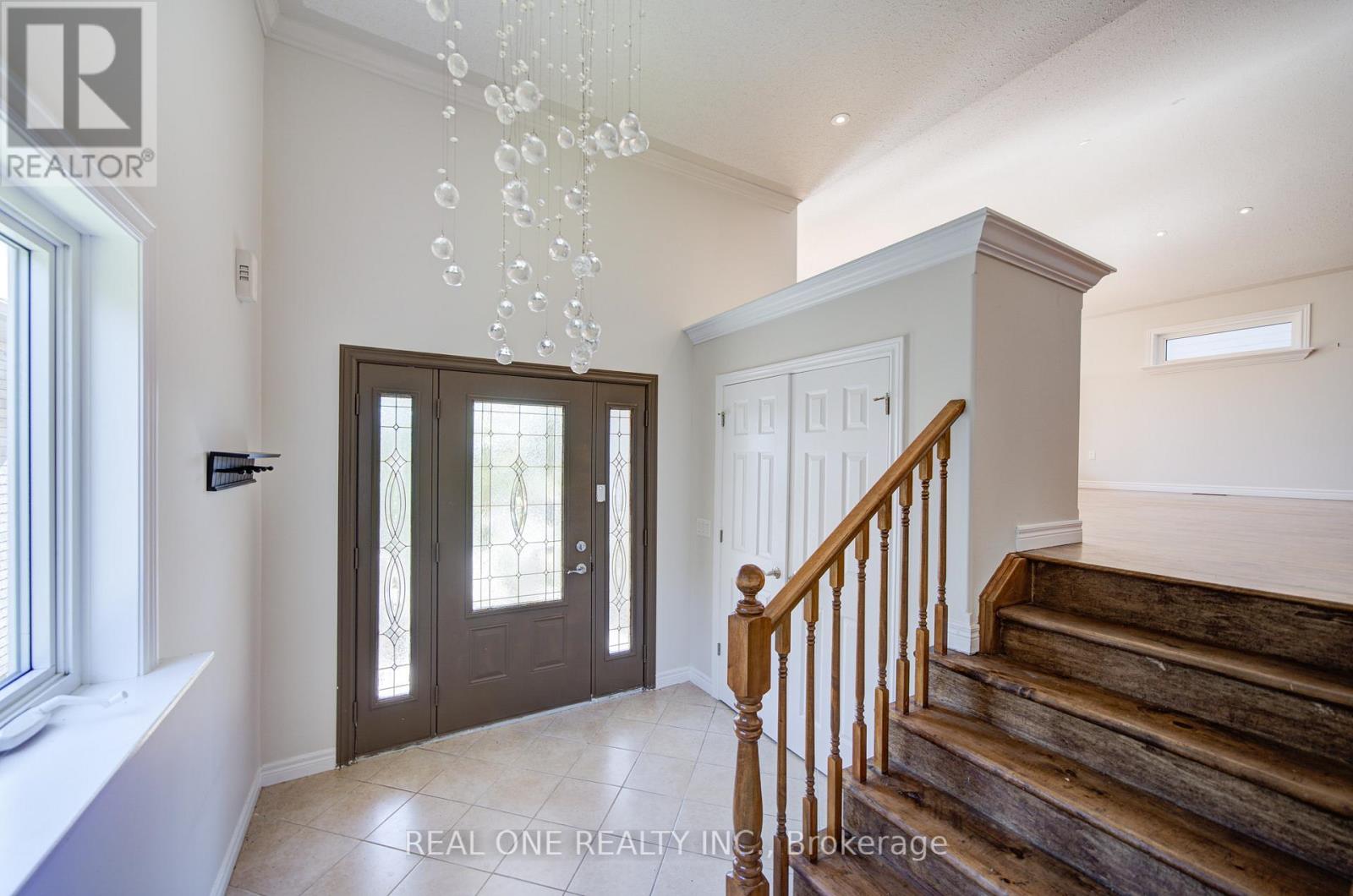 Photo 4 of 105 Milroy Drive, Peterborough North ON