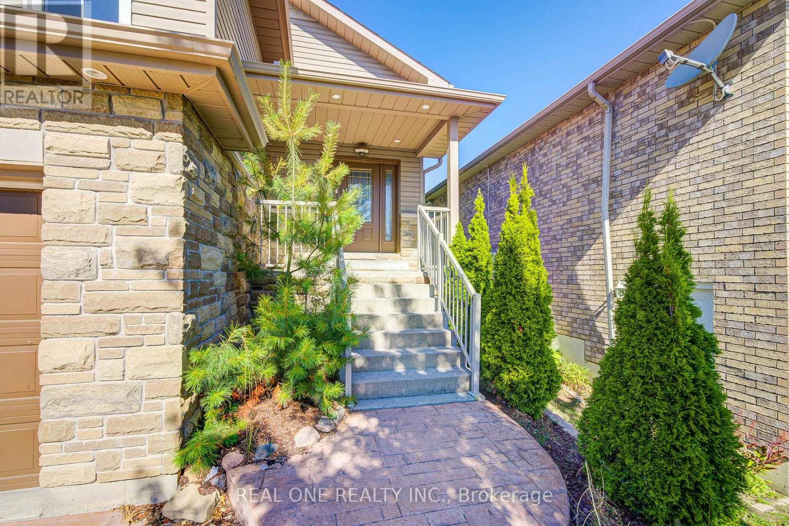 Photo 3 of 105 Milroy Drive, Peterborough North ON