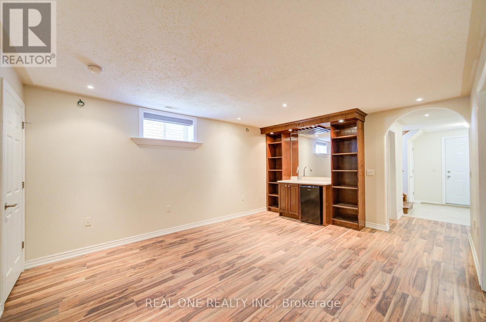 Photo 30 of 105 Milroy Drive, Peterborough North ON