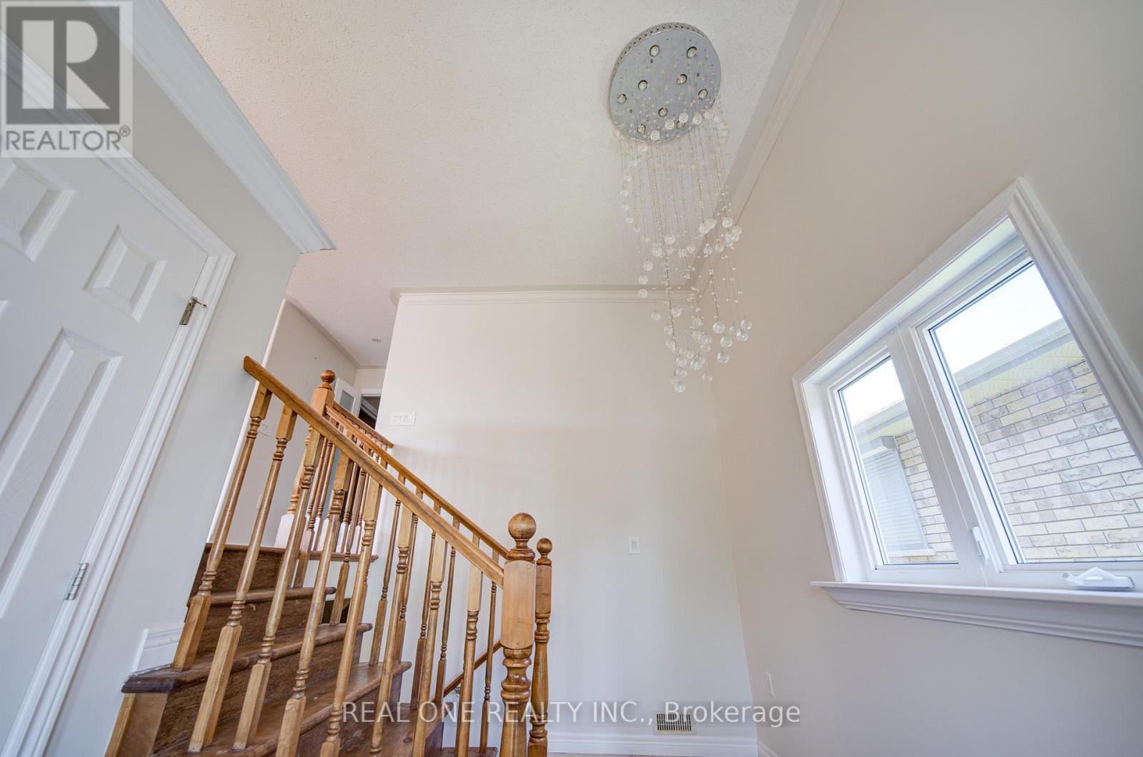Photo 6 of 105 Milroy Drive, Peterborough North ON