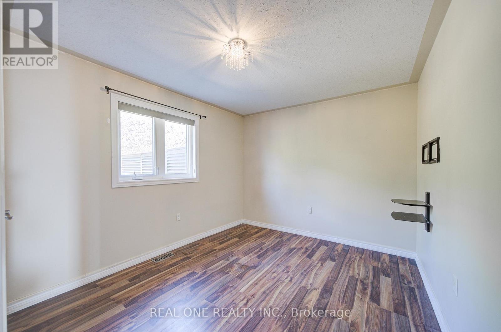Photo 20 of 105 Milroy Drive, Peterborough North ON