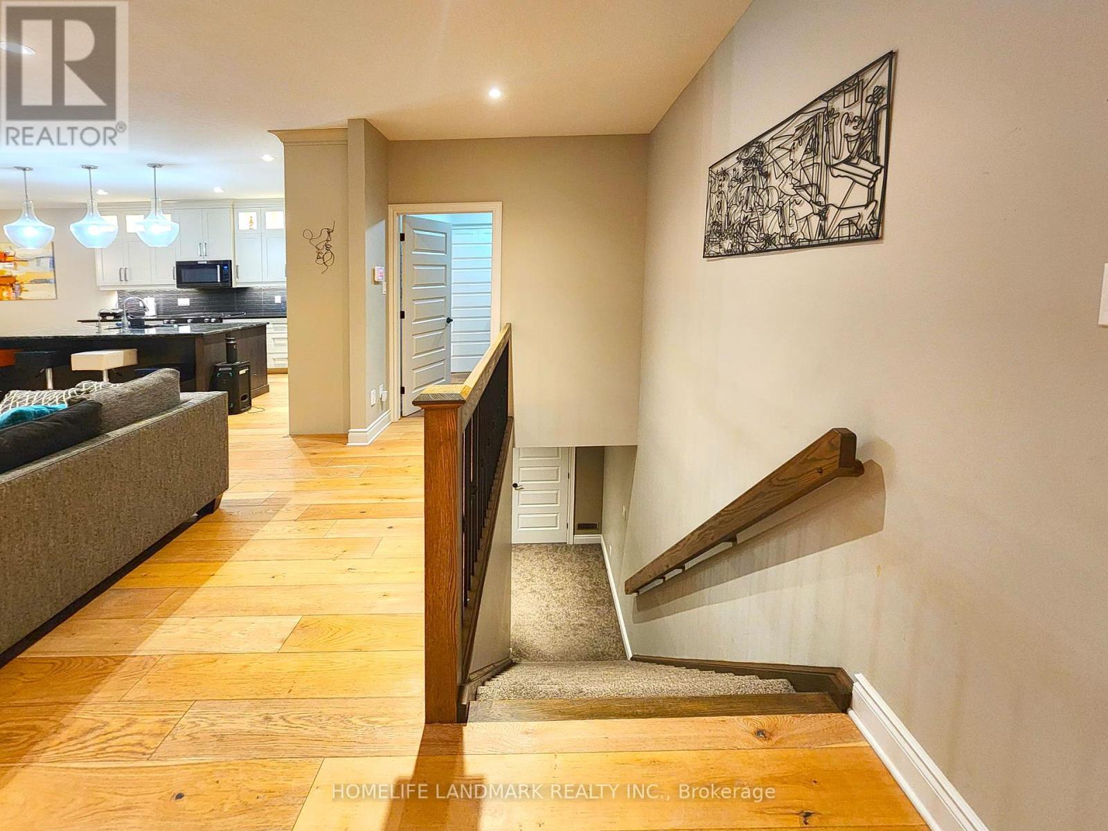 Single Family House Bungalow for Sale in  ROBIN RIDGE DRIVE Central Elgin (Belmont) 