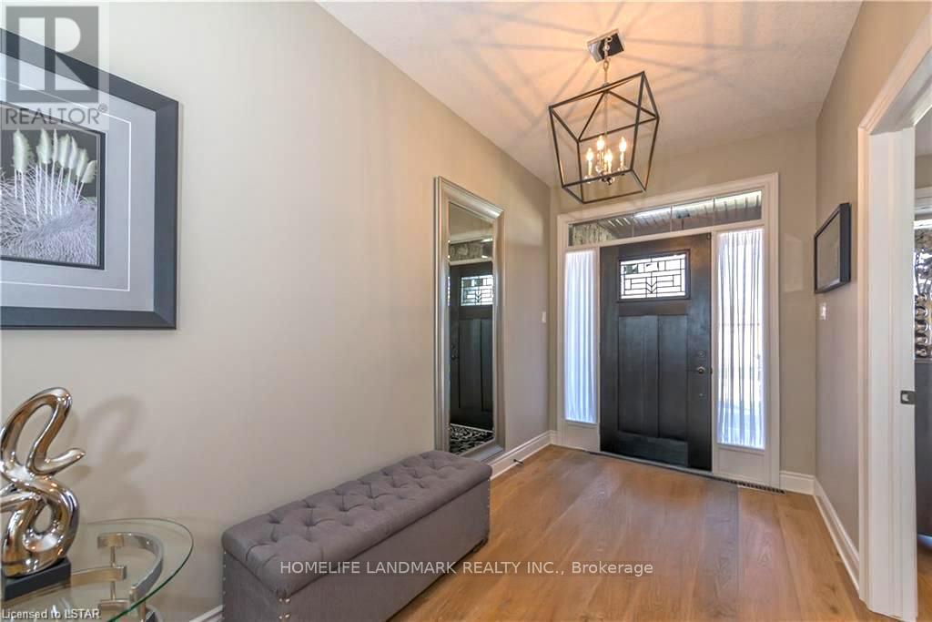 Single Family House Bungalow for Sale in  ROBIN RIDGE DRIVE Central Elgin (Belmont) 