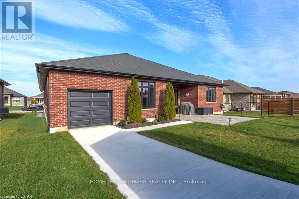 Single Family House Bungalow for Sale in  ROBIN RIDGE DRIVE Central Elgin (Belmont) 