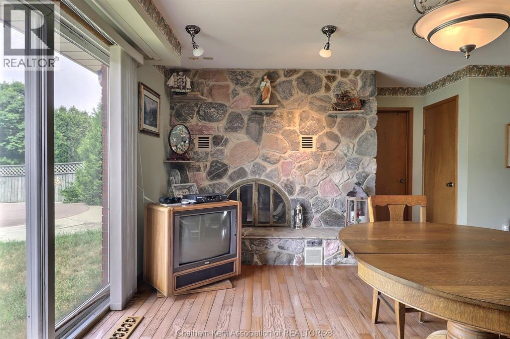 Photo 12 of 42 Willcox Street, Chatham ON