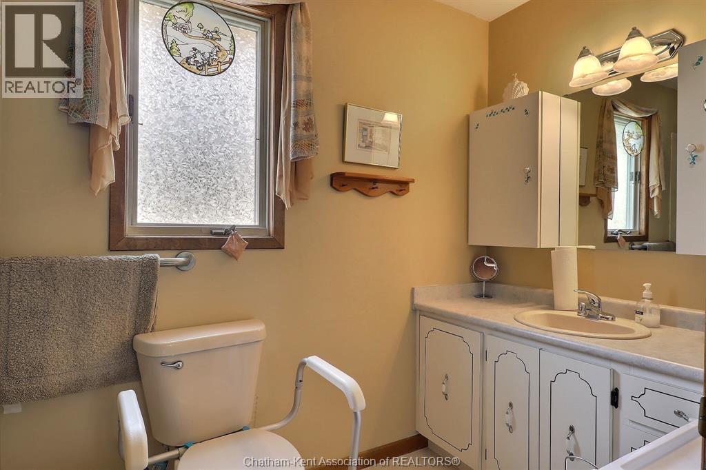 Photo 18 of 42 Willcox Street, Chatham ON