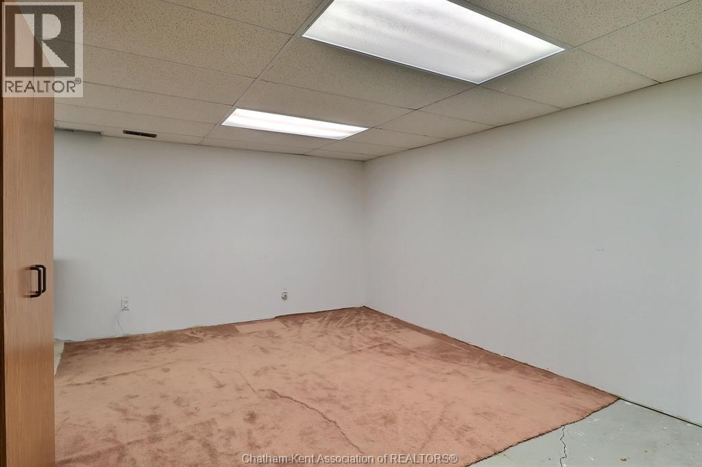 Photo 24 of 42 Willcox Street, Chatham ON
