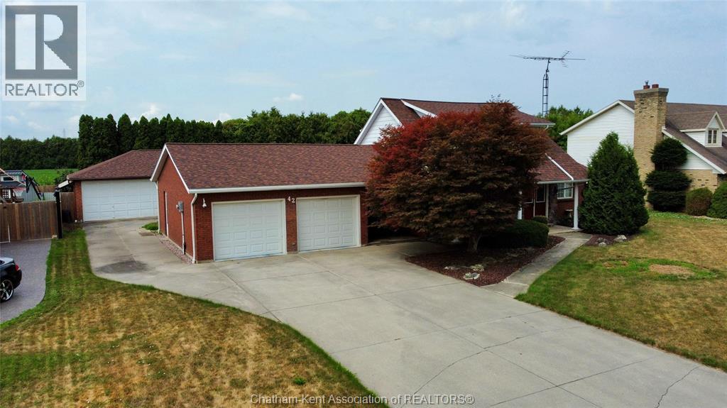 Photo 3 of 42 Willcox Street, Chatham ON