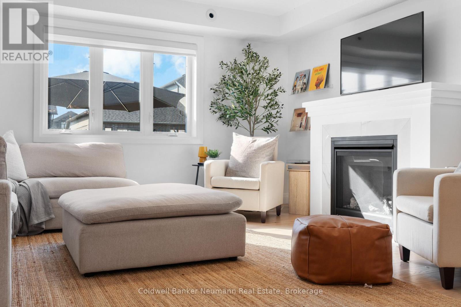 Photo 5 of 43 York Street E, Centre Wellington ON