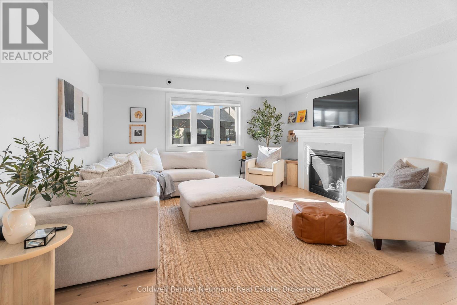 Photo 7 of 43 York Street E, Centre Wellington ON