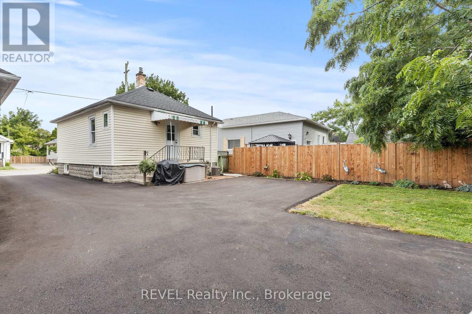 Photo 10 of 45 Mcghie Street, St Catharines ON
