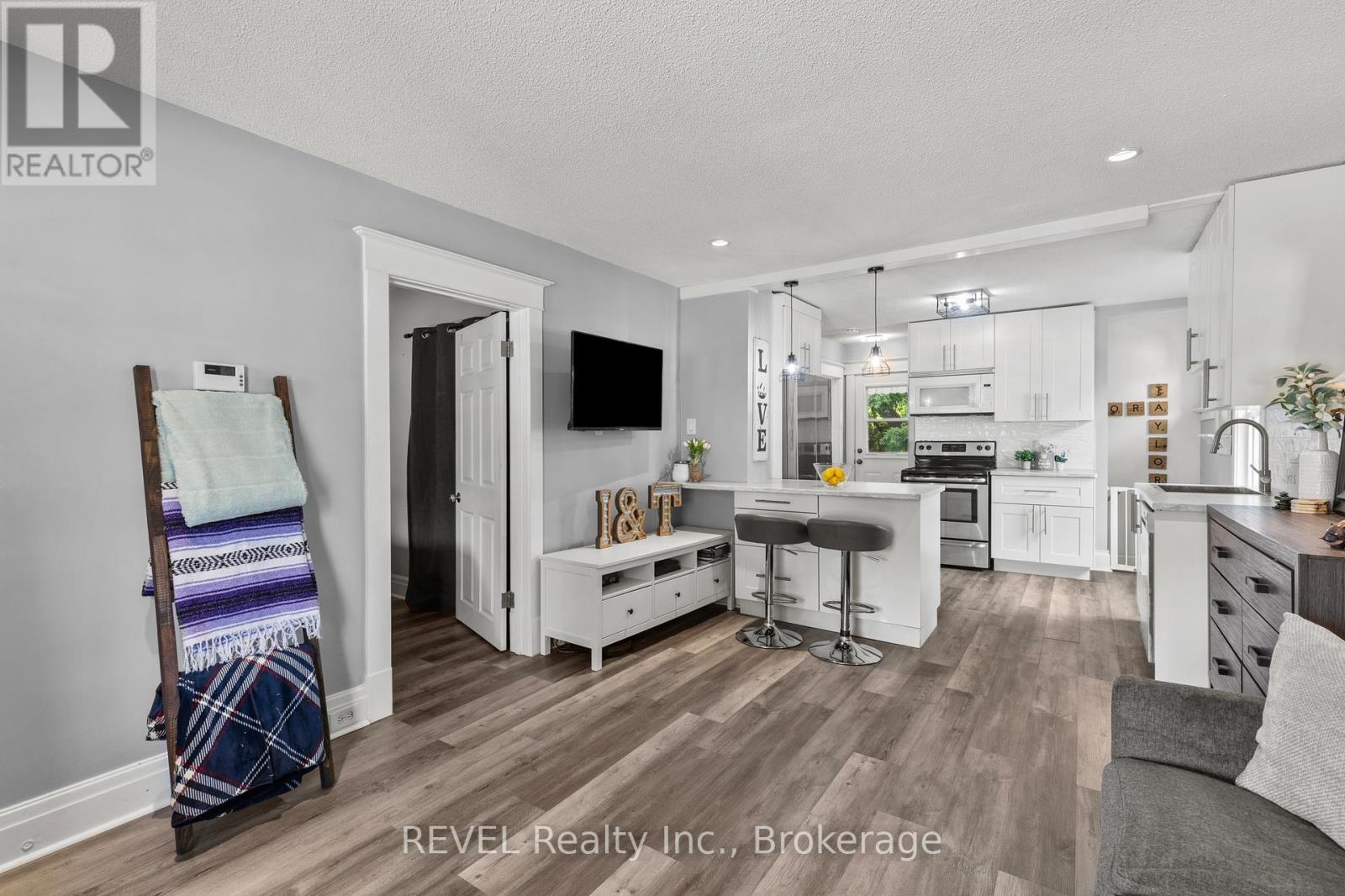 Photo 4 of 45 Mcghie Street, St Catharines ON