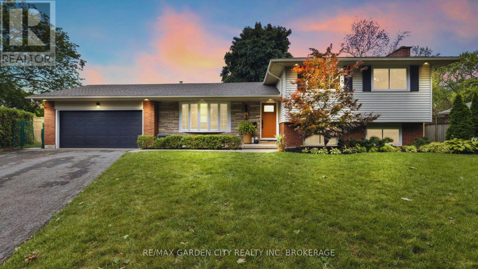 Photo 1 of 3 Cardinal Circle, St Catharines ON