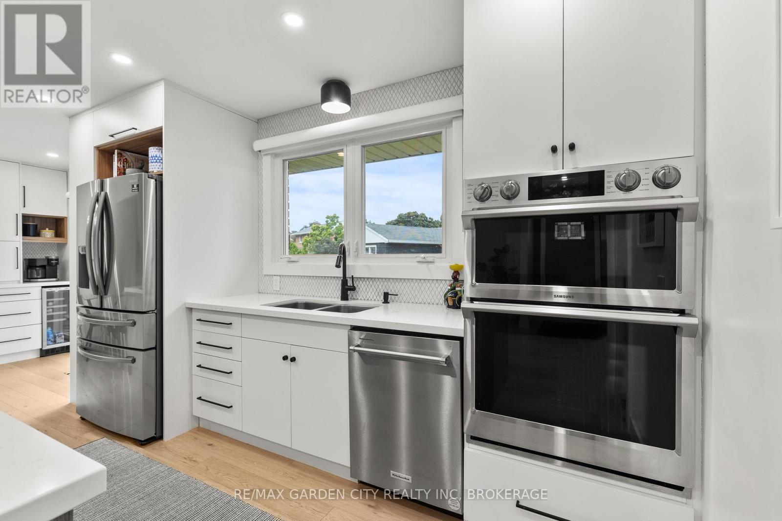 Photo 11 of 3 Cardinal Circle, St Catharines ON