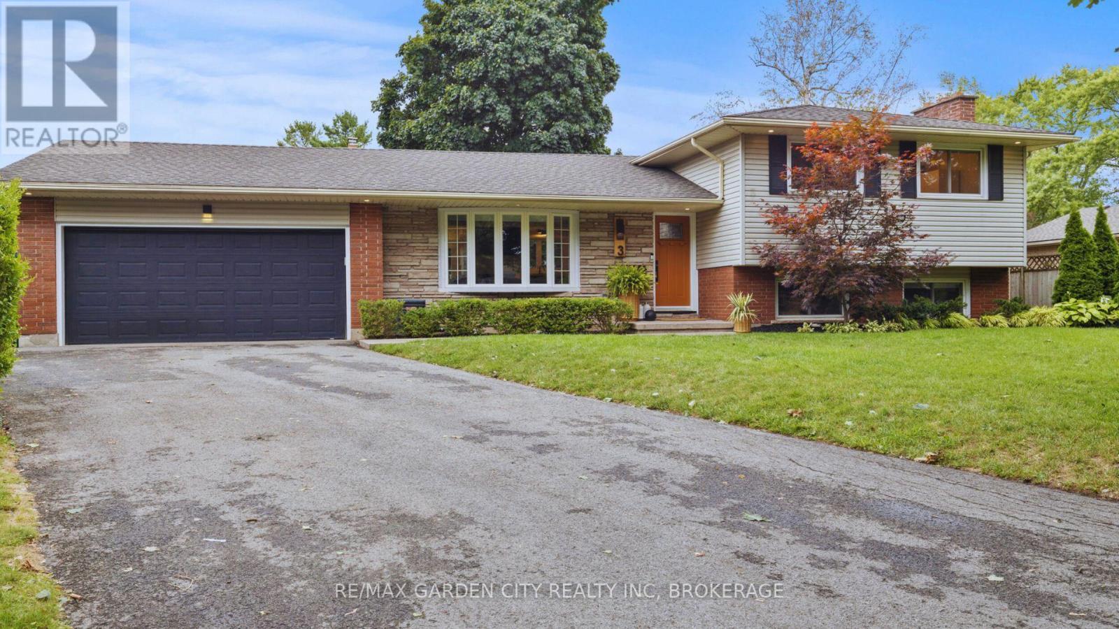Photo 2 of 3 Cardinal Circle, St Catharines ON