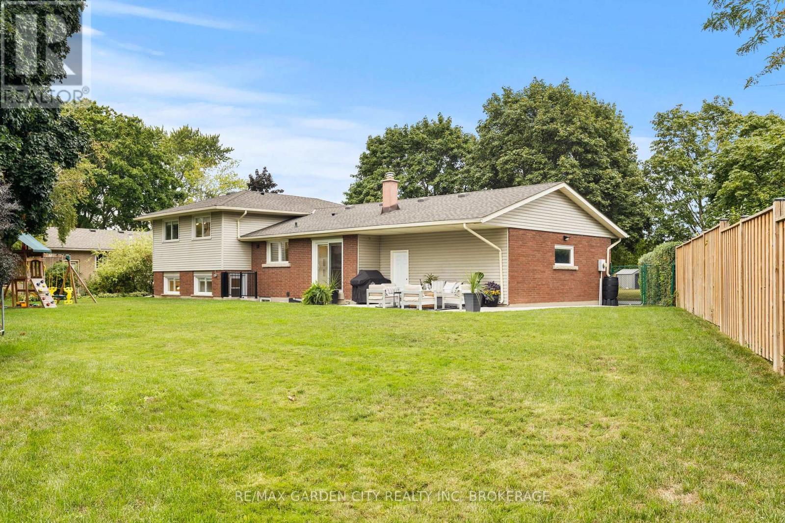 Photo 36 of 3 Cardinal Circle, St Catharines ON