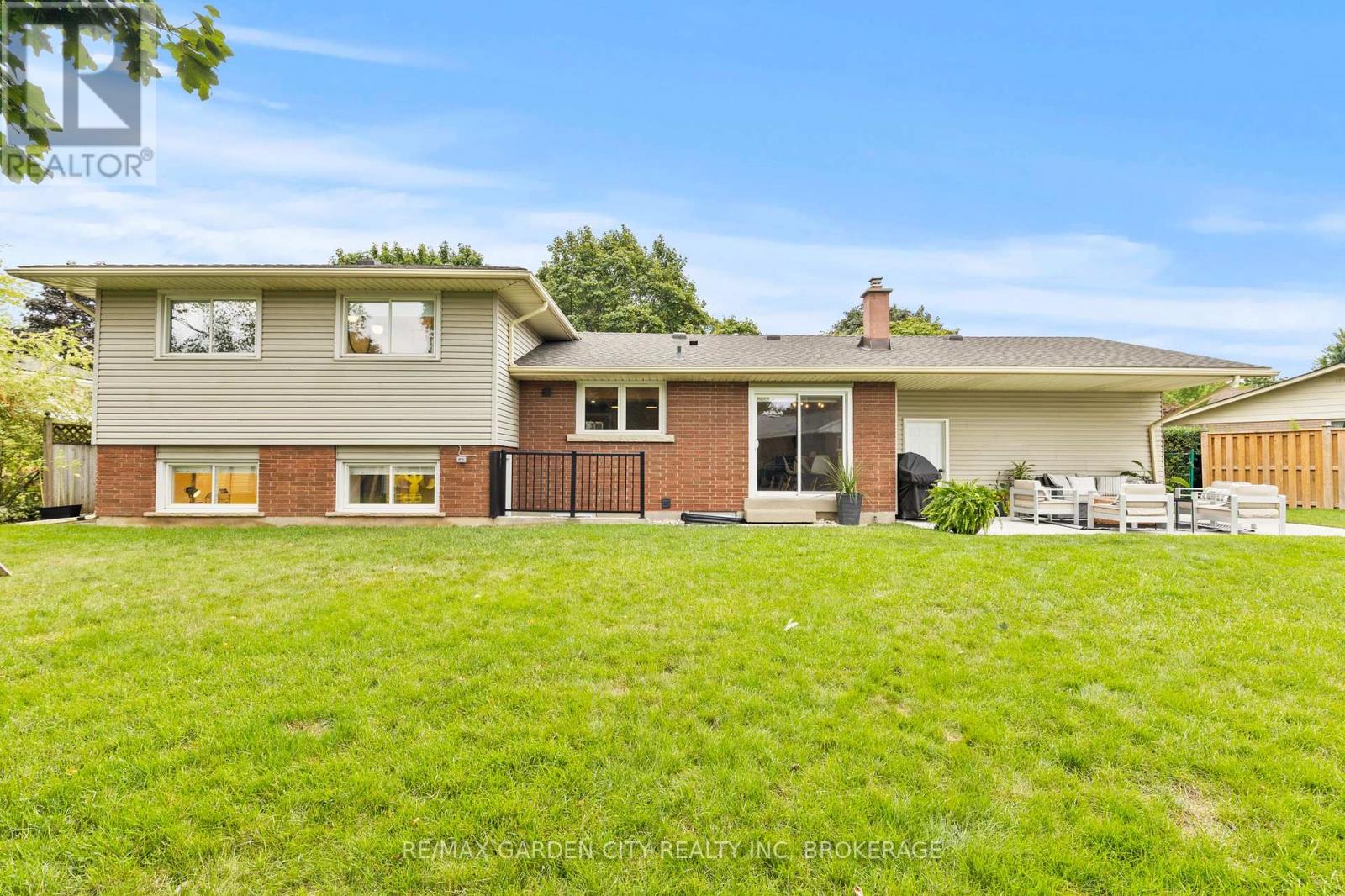 Photo 40 of 3 Cardinal Circle, St Catharines ON