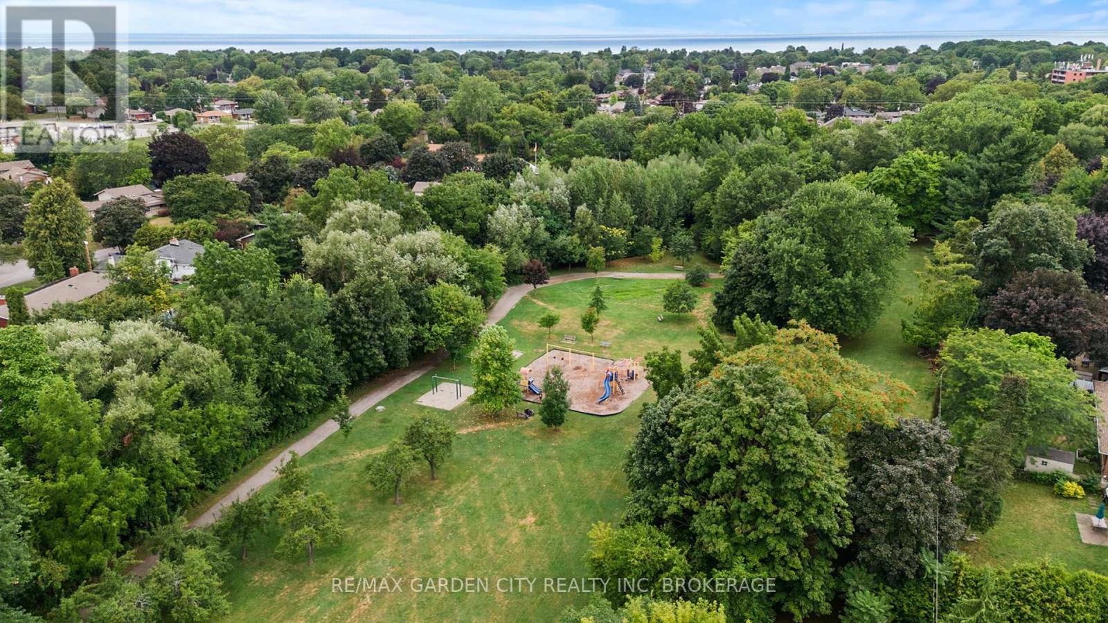 Photo 48 of 3 Cardinal Circle, St Catharines ON