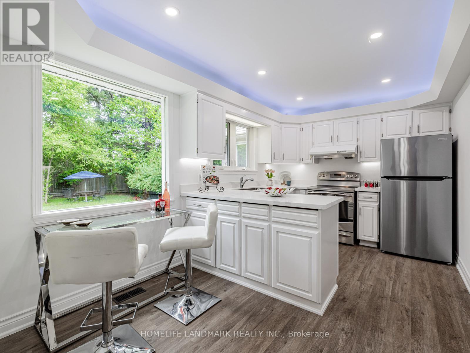 Photo 12 of 30 Burleigh Heights Drive, Toronto ON