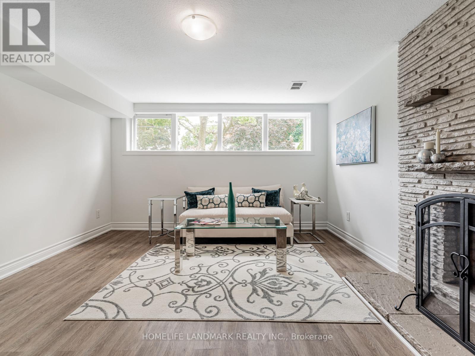 Photo 23 of 30 Burleigh Heights Drive, Toronto ON