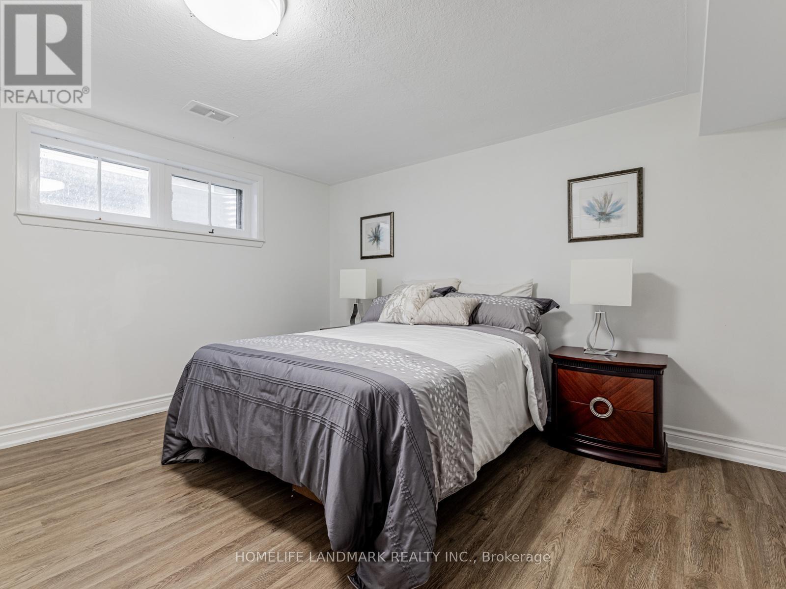 Photo 24 of 30 Burleigh Heights Drive, Toronto ON