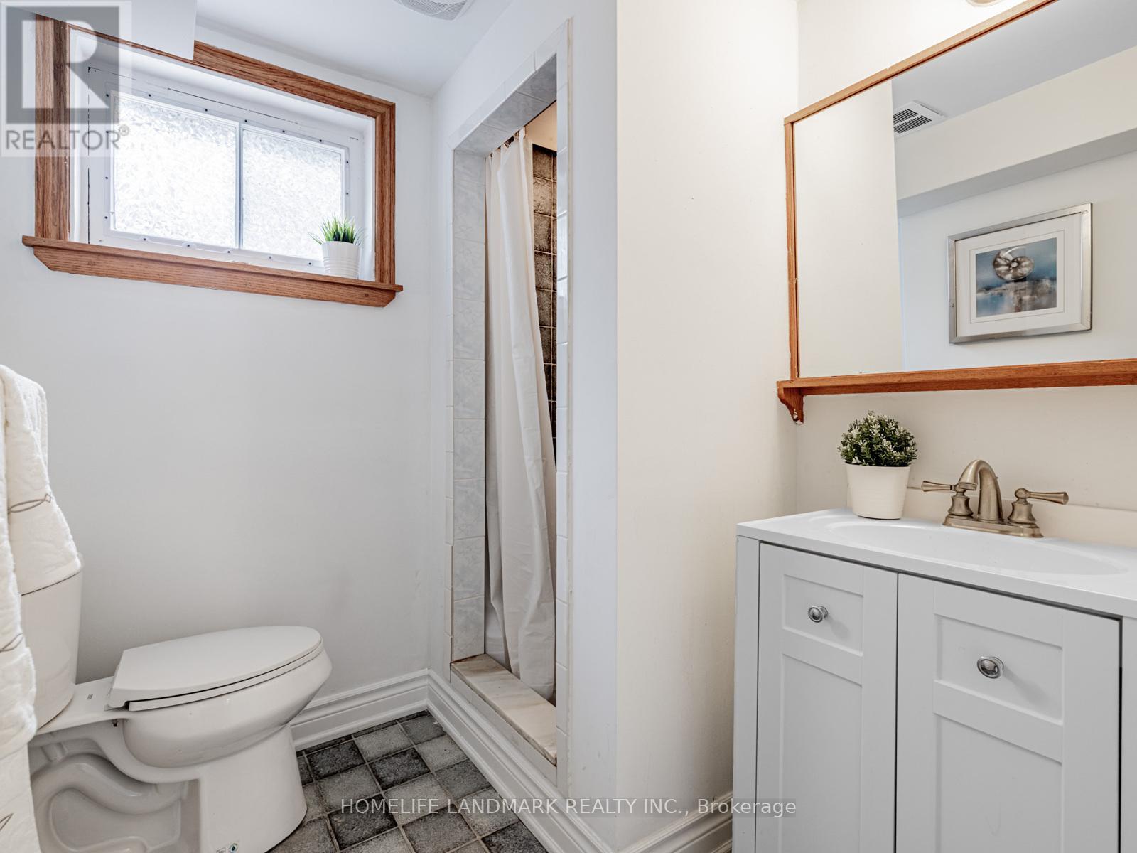 Photo 25 of 30 Burleigh Heights Drive, Toronto ON