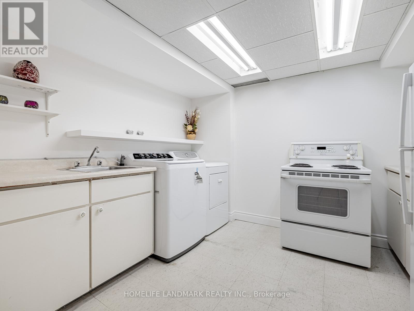 Photo 27 of 30 Burleigh Heights Drive, Toronto ON