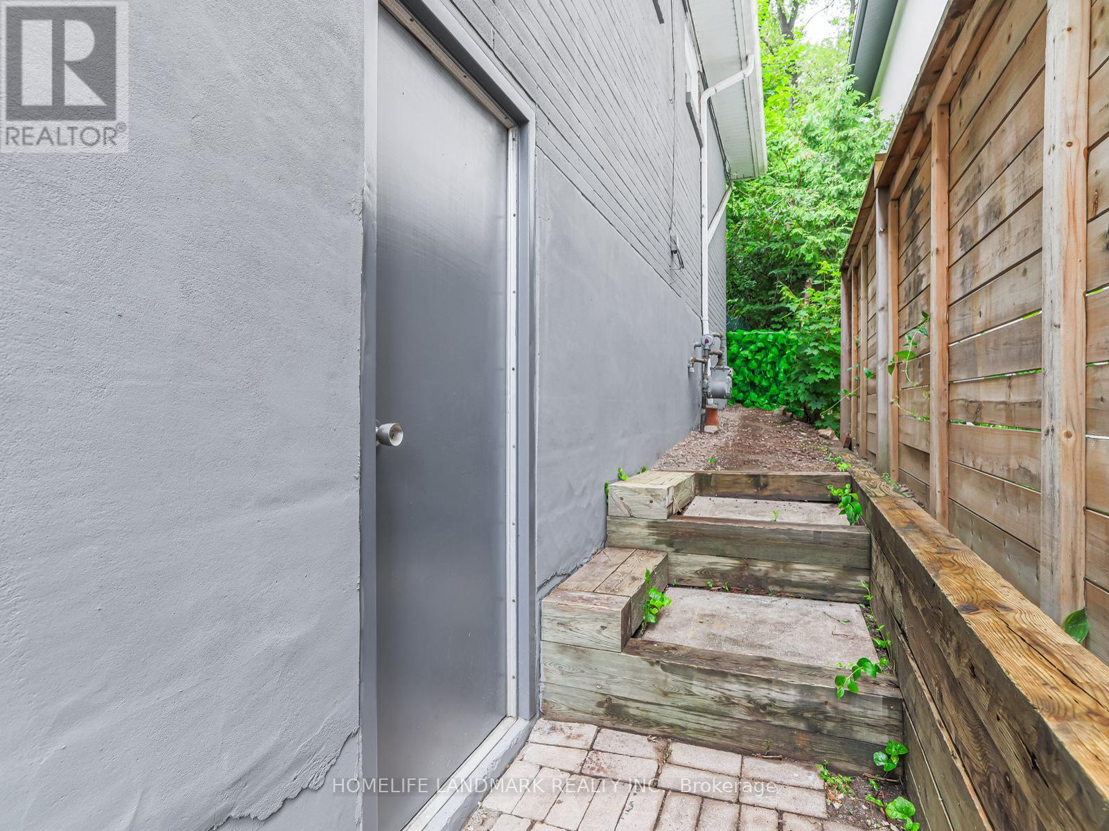 Photo 32 of 30 Burleigh Heights Drive, Toronto ON