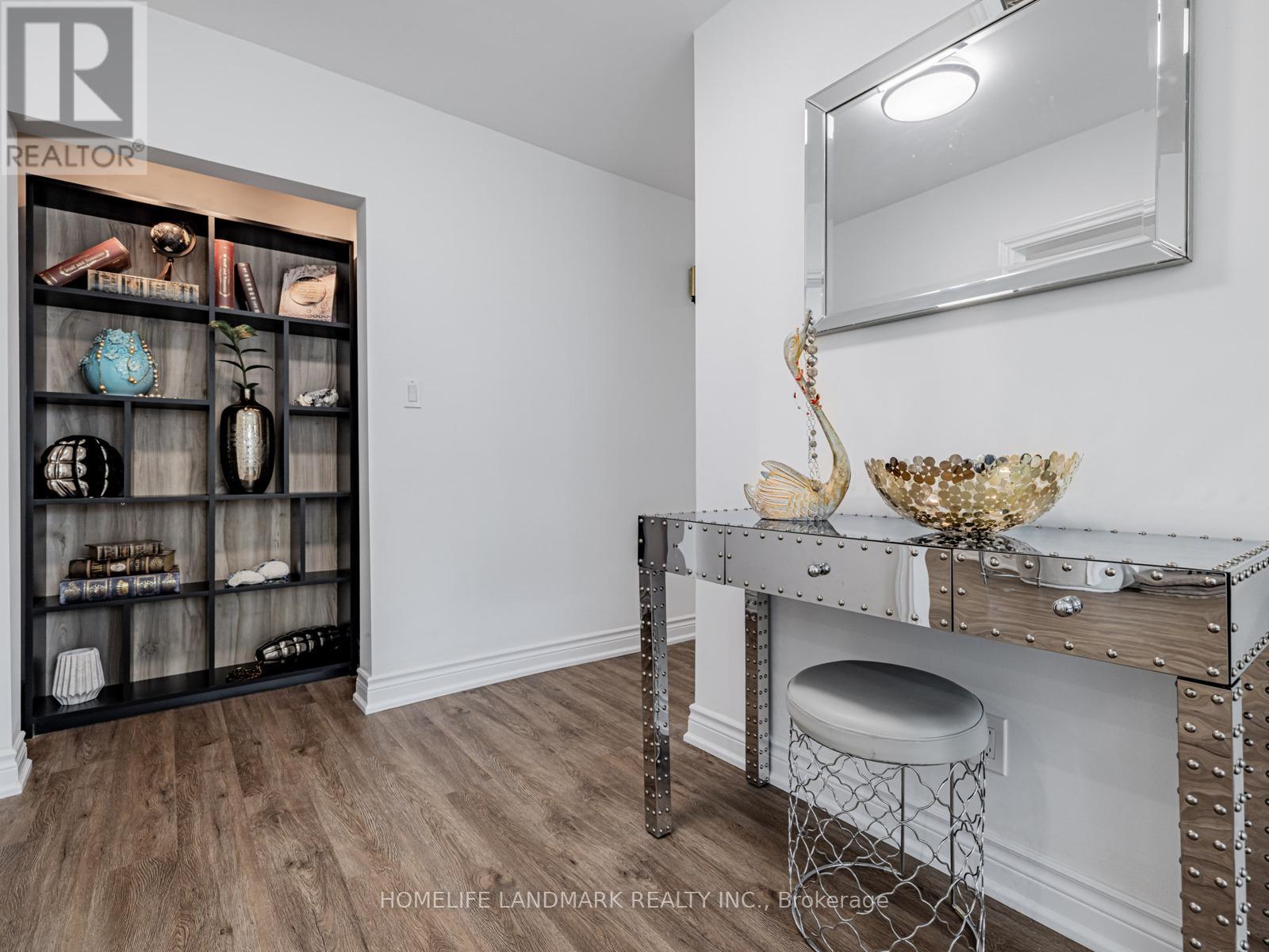 Photo 4 of 30 Burleigh Heights Drive, Toronto ON