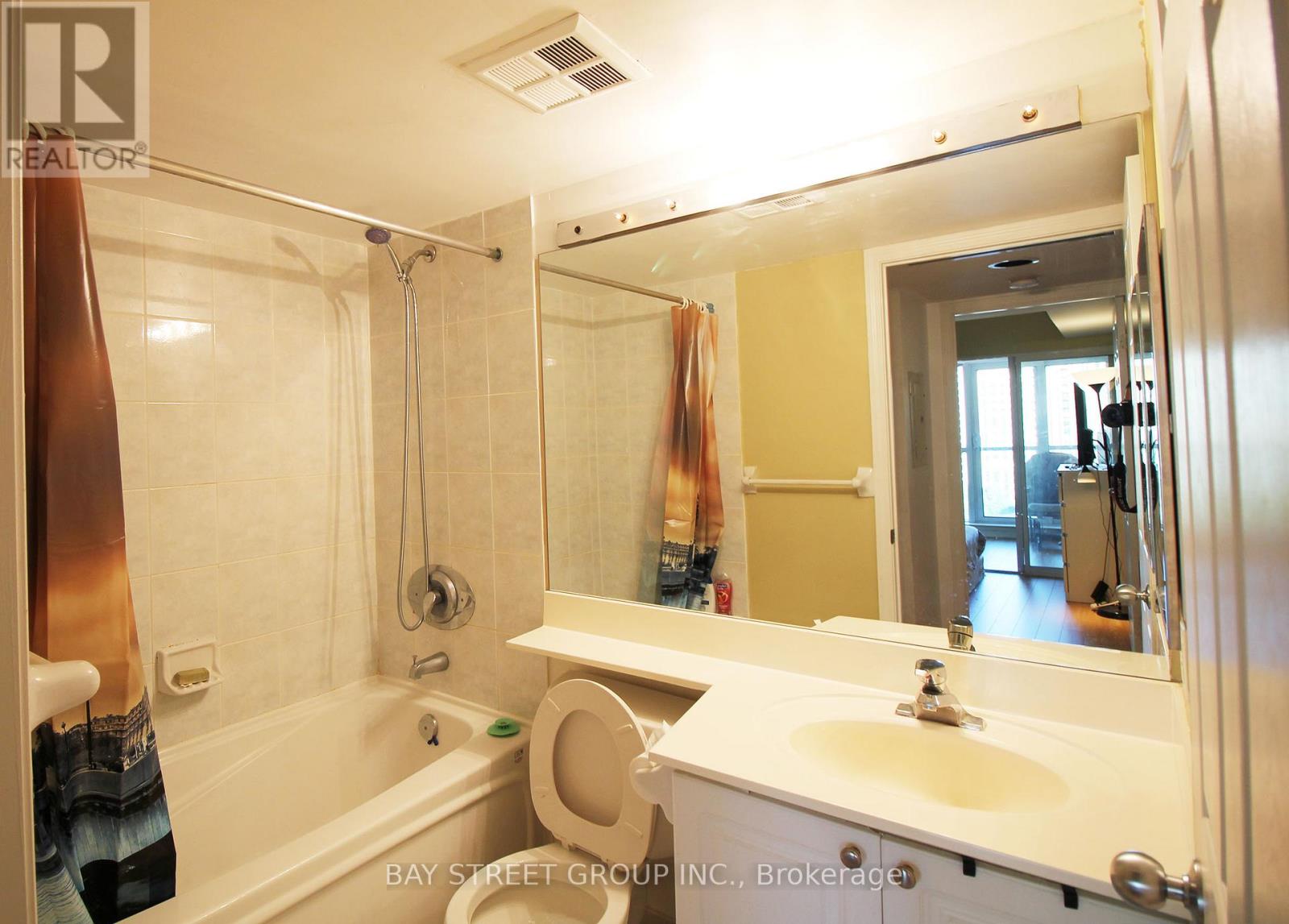 Photo 14 of 1512 30 Harrison Garden Boulevard, Toronto ON