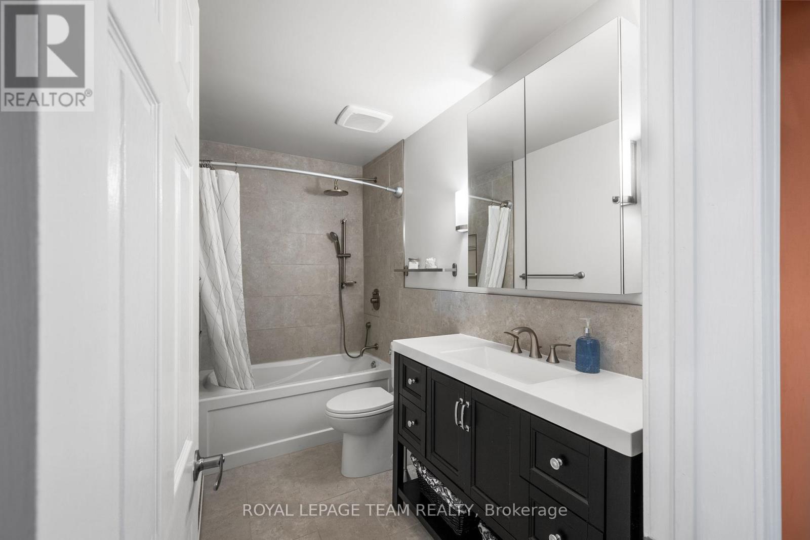Photo 19 of 2391 Cheshire Road, Ottawa ON