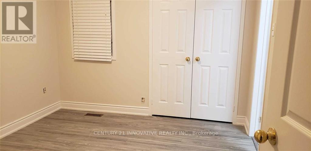 Photo 19 of Upper 32 Yellowood Circle, Vaughan ON