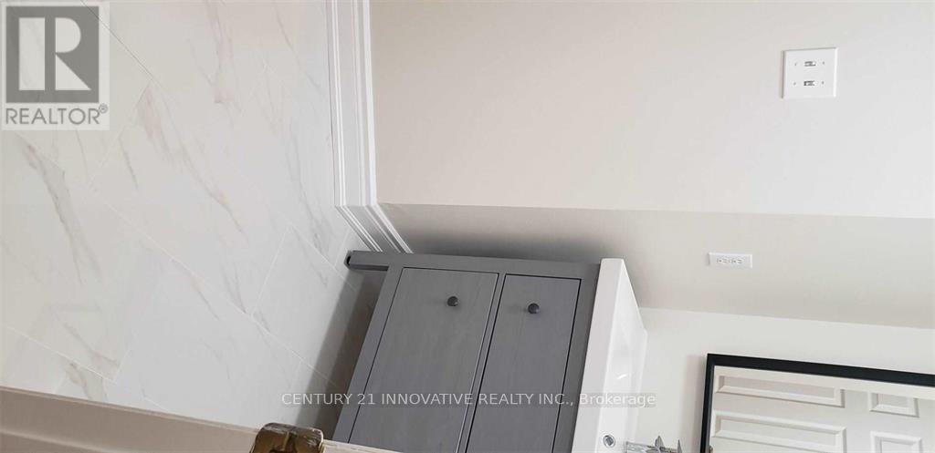 Photo 25 of Upper 32 Yellowood Circle, Vaughan ON