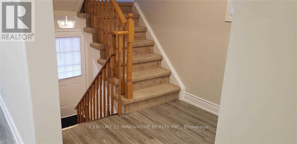 Photo 28 of Upper 32 Yellowood Circle, Vaughan ON
