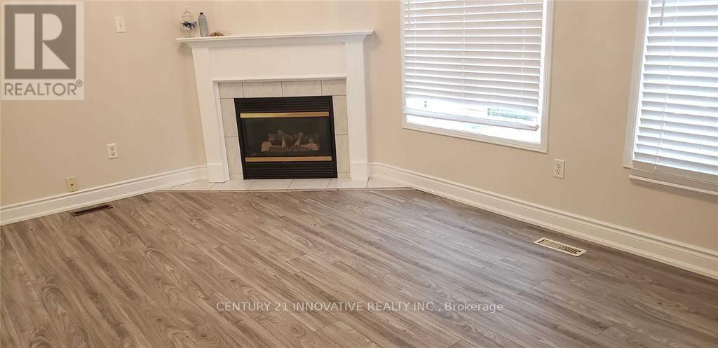 Photo 4 of Upper 32 Yellowood Circle, Vaughan ON