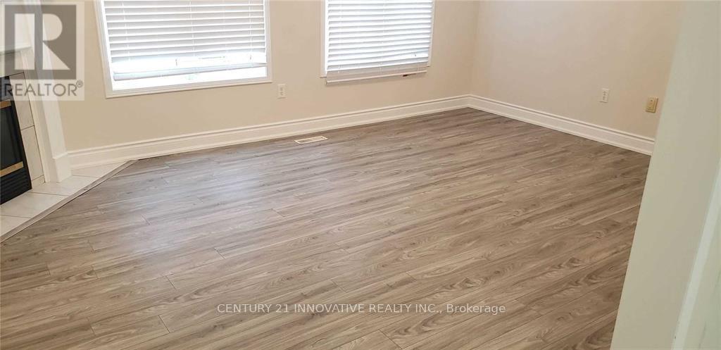 Photo 5 of Upper 32 Yellowood Circle, Vaughan ON
