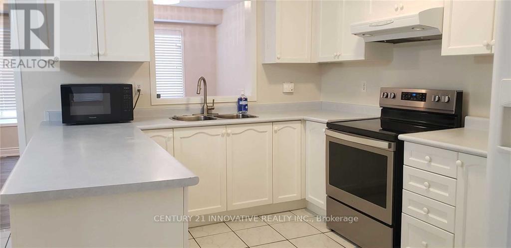 Photo 6 of Upper 32 Yellowood Circle, Vaughan ON