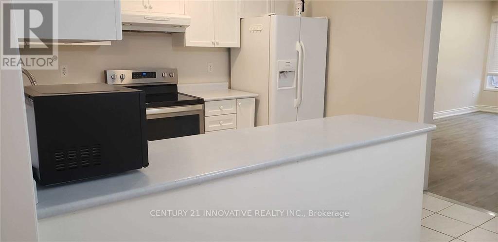 Photo 7 of Upper 32 Yellowood Circle, Vaughan ON