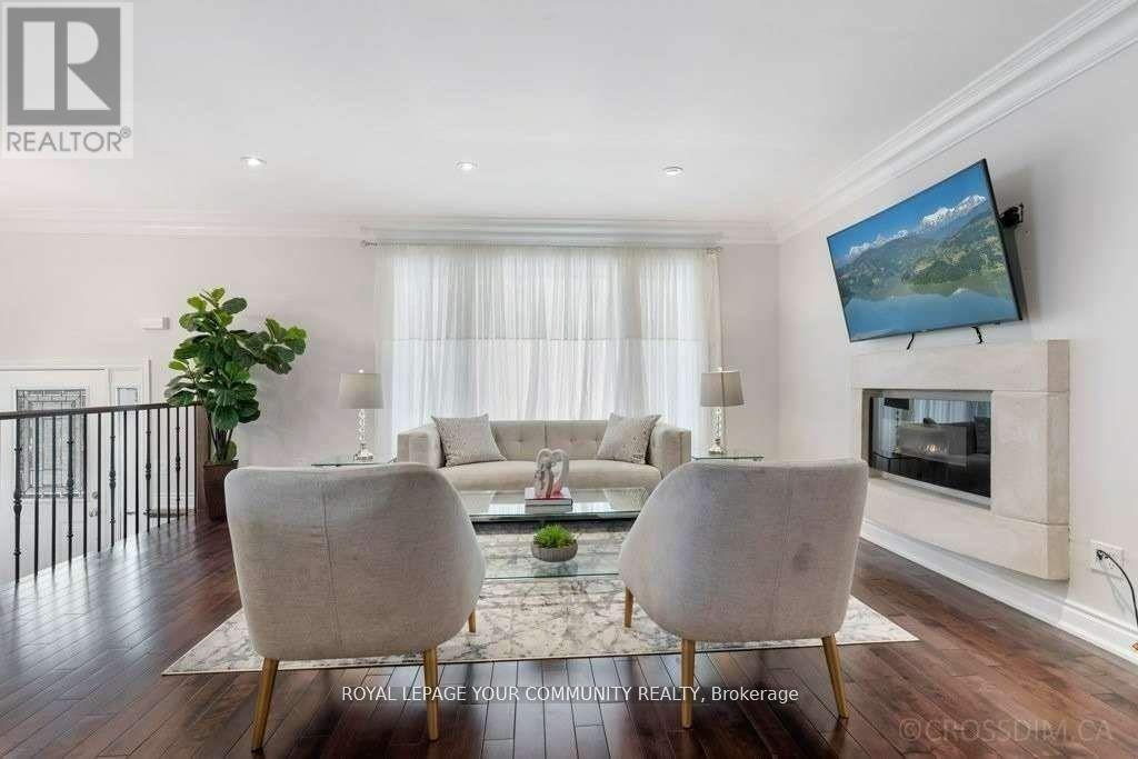 Photo 5 of 350 Amelia Street, Newmarket ON