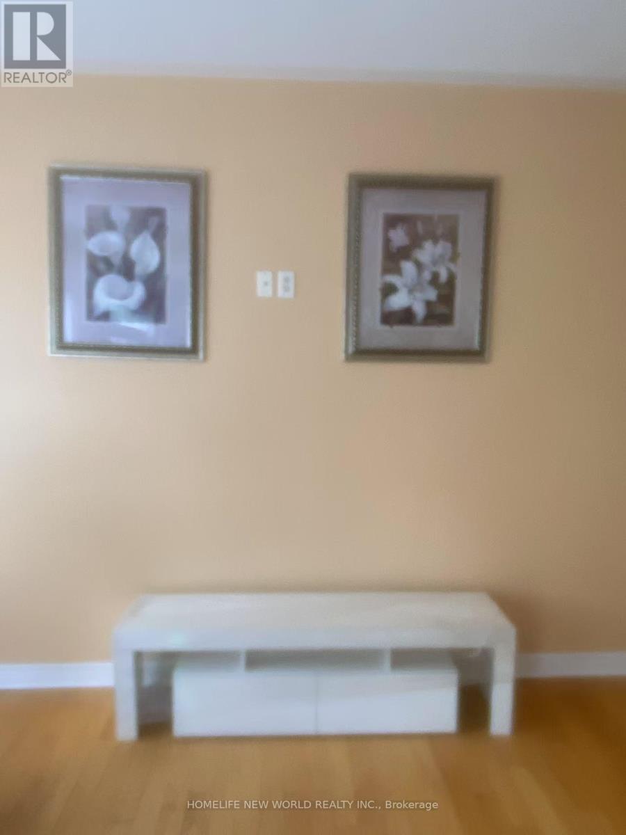 Photo 5 of 5 Rivington Avenue, Vaughan ON