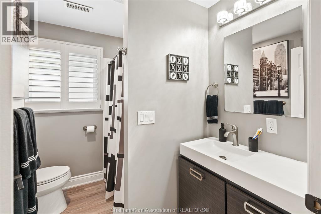 Photo 3 of 23 Sutton Court, Chatham ON