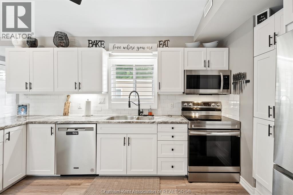 Photo 12 of 23 Sutton Court, Chatham ON