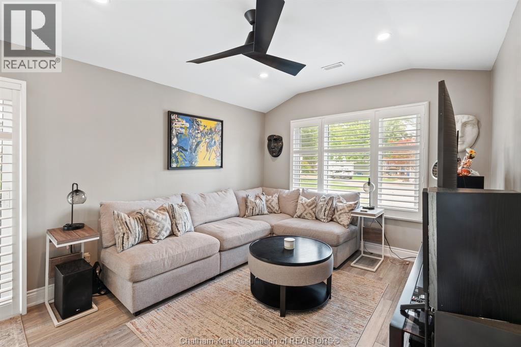 Photo 19 of 23 Sutton Court, Chatham ON
