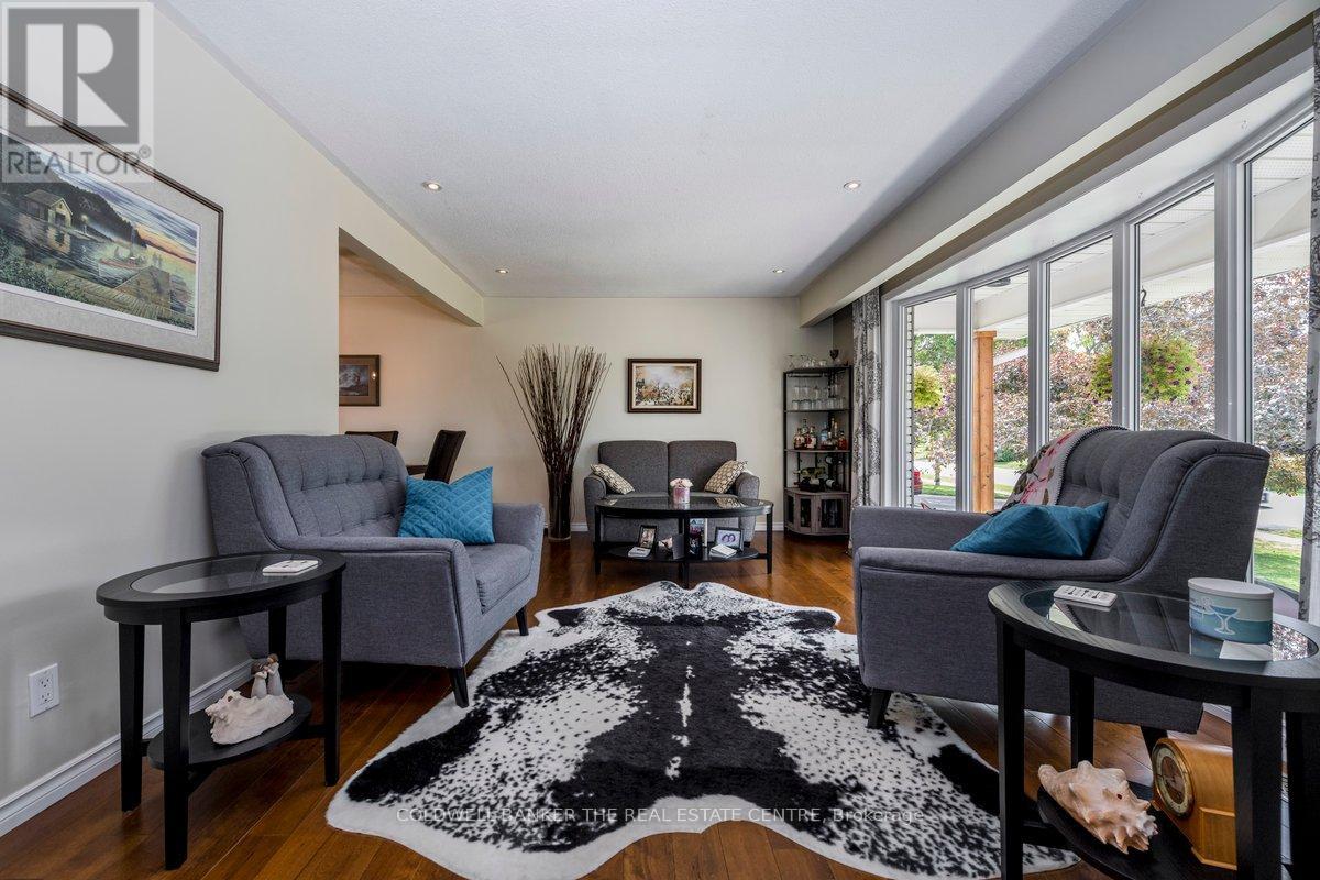 Photo 3 of 204 Park Street, Orillia ON
