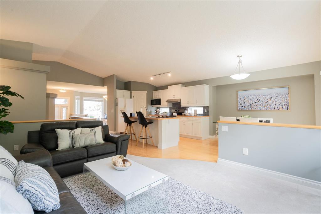 Photo 4 of 840 Lindenwood Drive W, Winnipeg MB