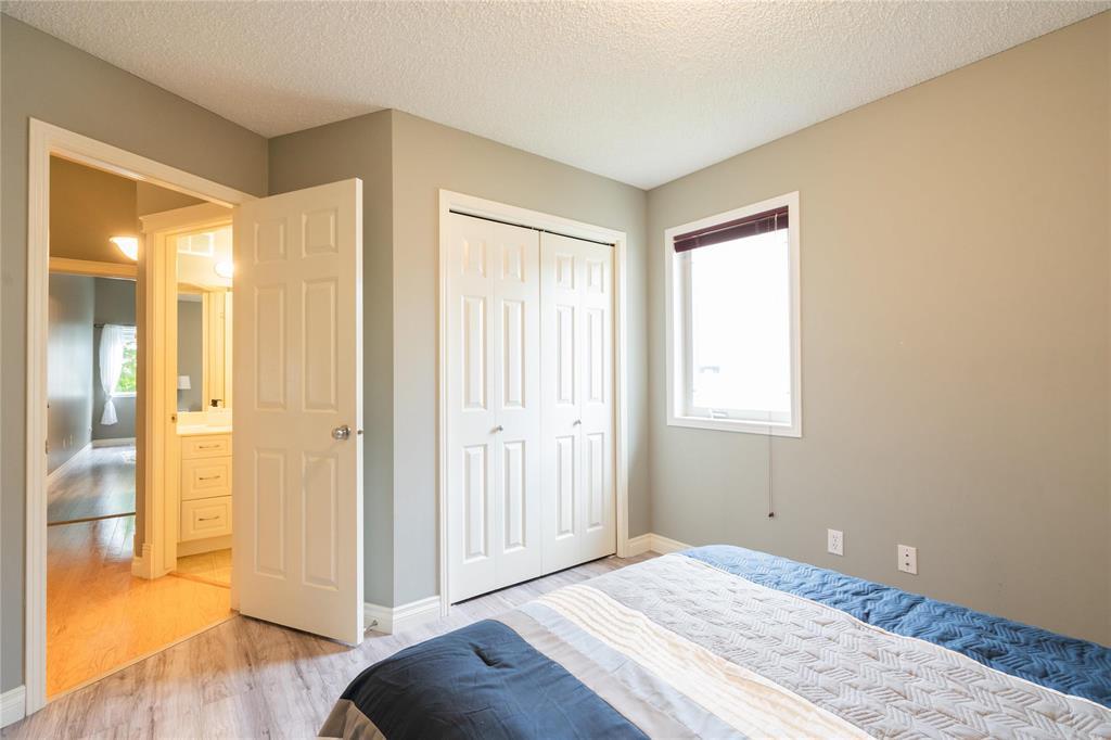 Photo 23 of 840 Lindenwood Drive W, Winnipeg MB
