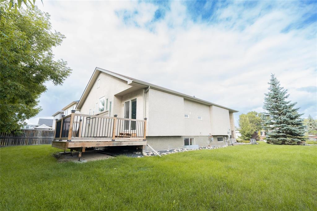 Photo 1 of 840 Lindenwood Drive W, Winnipeg MB