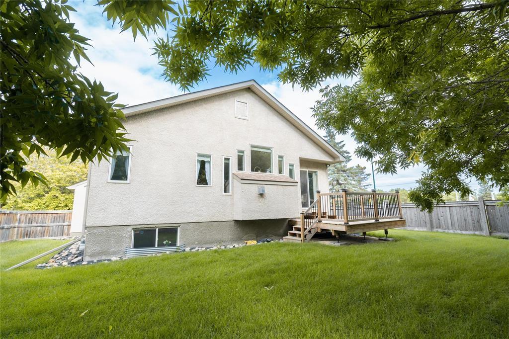 Photo 31 of 840 Lindenwood Drive W, Winnipeg MB