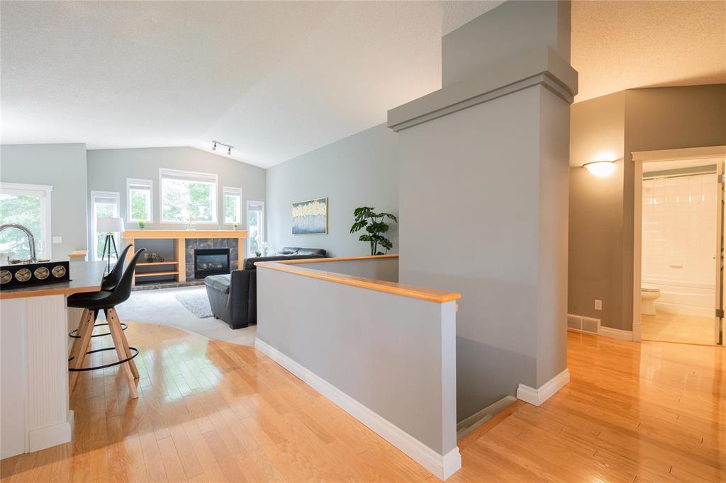 Photo 27 of 840 Lindenwood Drive W, Winnipeg MB