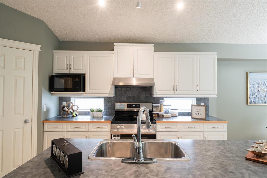 Photo 15 of 840 Lindenwood Drive W, Winnipeg MB